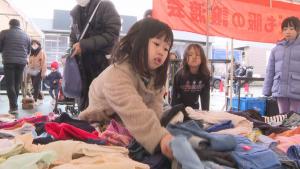 子育て世帯を支援 ホームセンターで「子ども服を無料譲渡」 環境にも