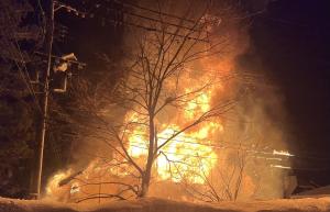 住居兼飲食店を全焼 住人の男女2人を病院に搬送 | 長野県内のニュース