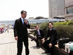 フジテレビの前で
