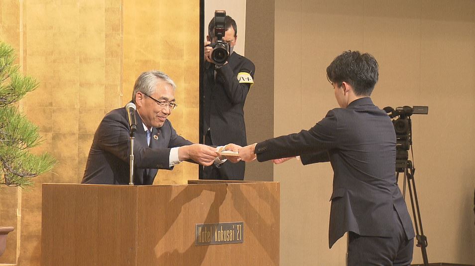 頭取「八十二だ、長野だと、つまらない小競り合いをしてるときじゃない」 2026年に「新銀行」へ 新入社員「ロマンある合併」 両行が合同入社式 ...