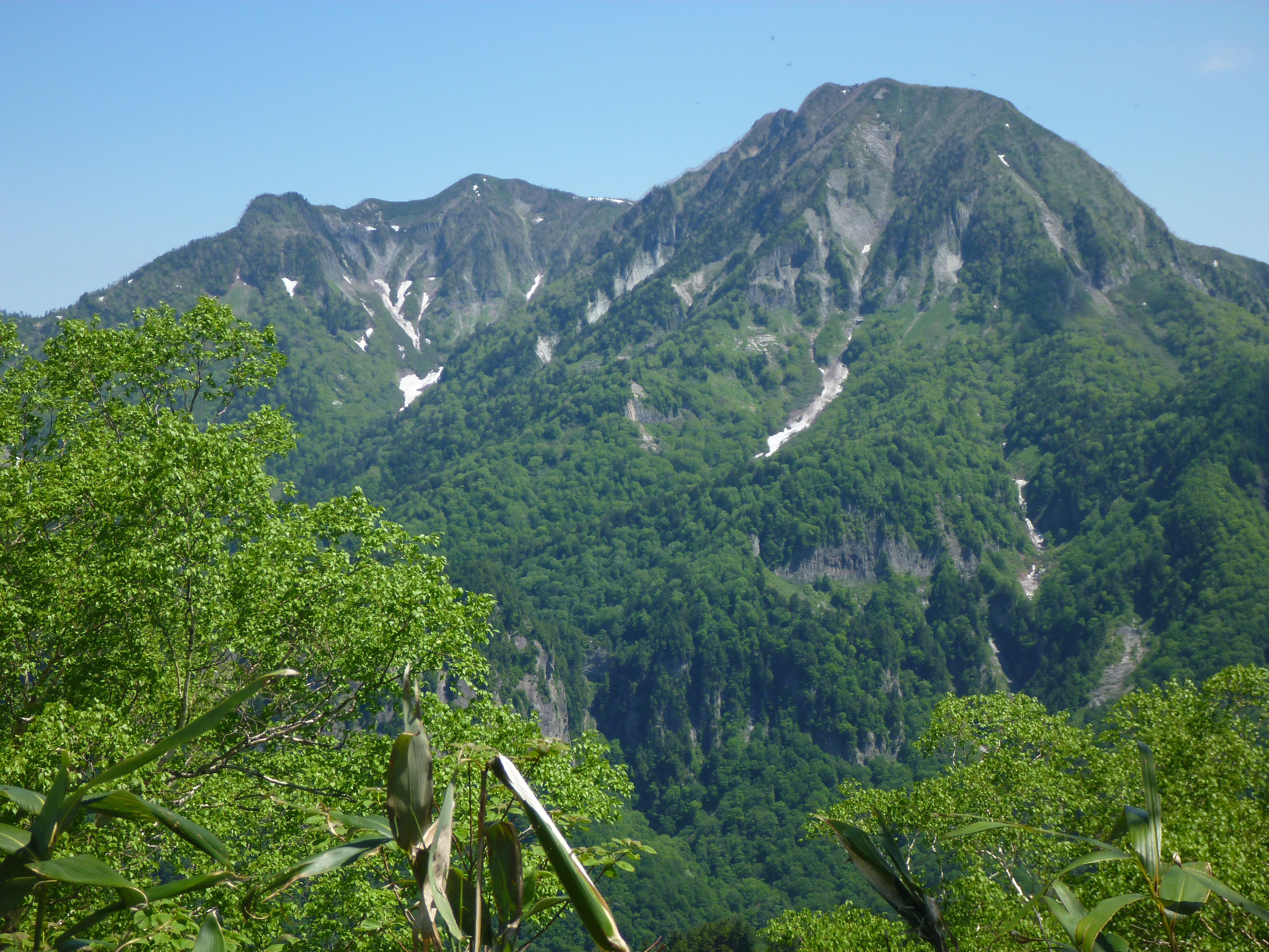 戸隠連峰・高妻山で遭難 神奈川の66歳女性が転倒して負傷 一晩ビバーク