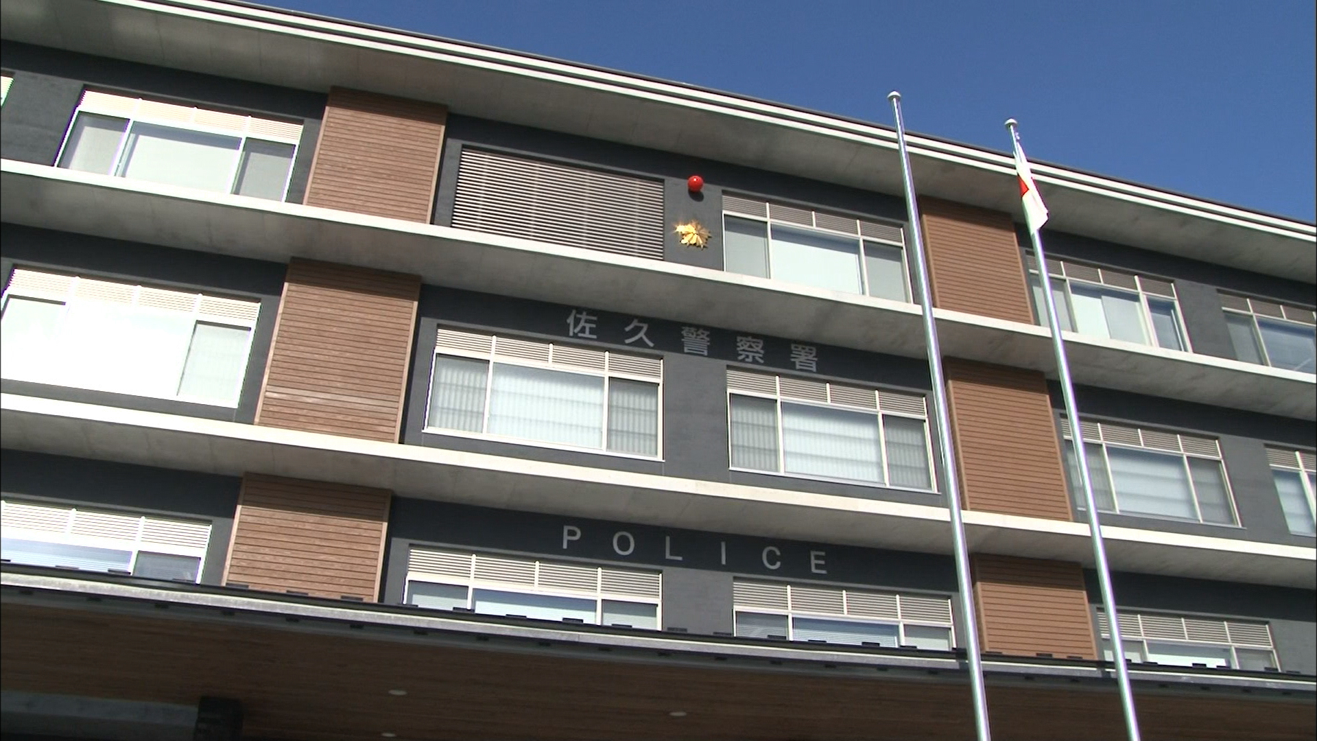 住宅で遺体見つかる　死体遺棄の疑いで57歳の女を逮捕 　遺体は連絡取れない同居の母親か