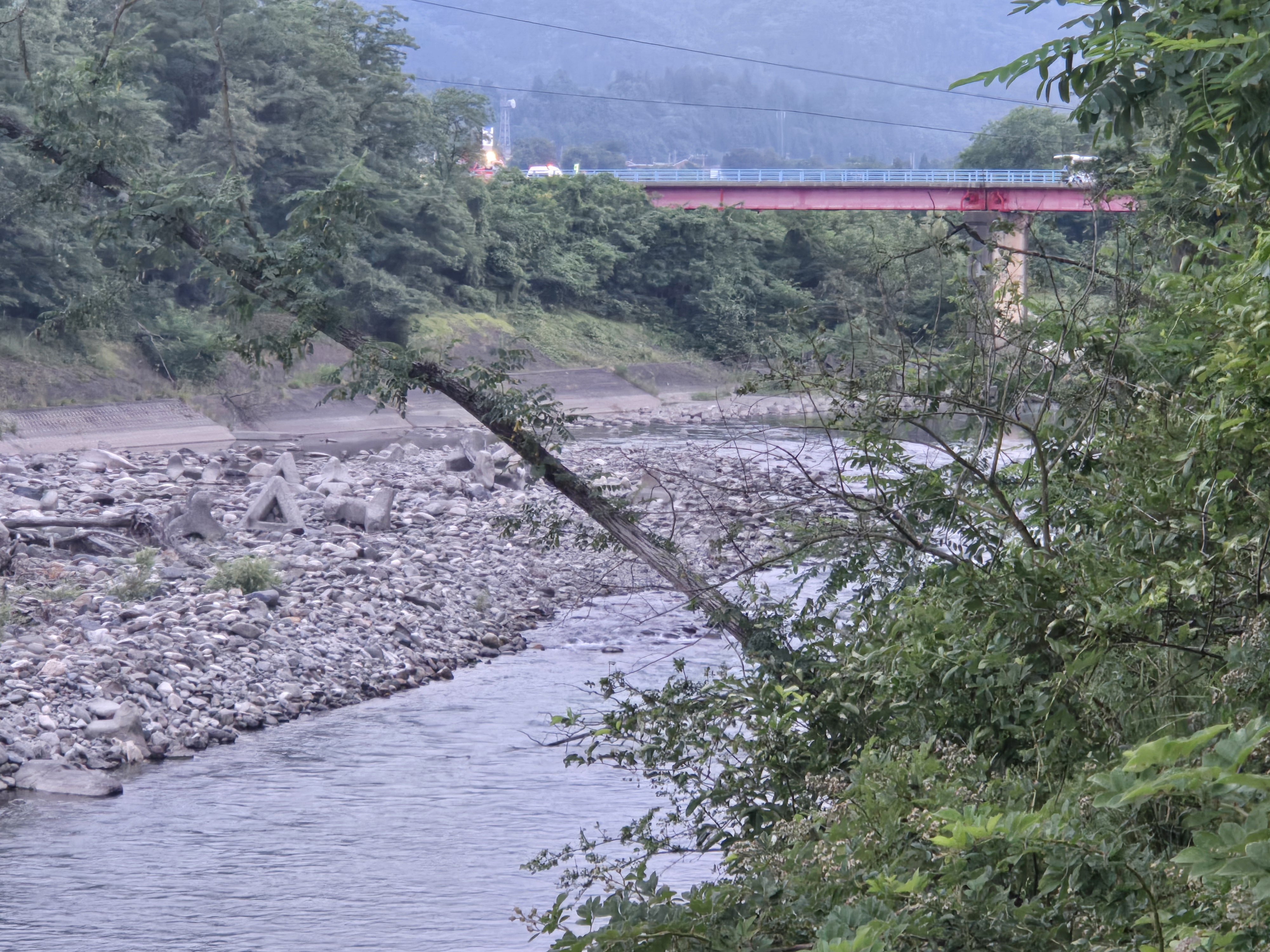 【続報】川遊びをしていた高校1年生（15）が流され死亡　友人3人と一緒に…コンクリート製のブロックから川に飛び込む
