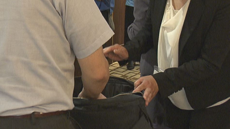 厳重警戒…安倍元首相の銃撃事件から3年　要人警護など態勢強化　演説会場では手荷物検査や金属探知機による検査