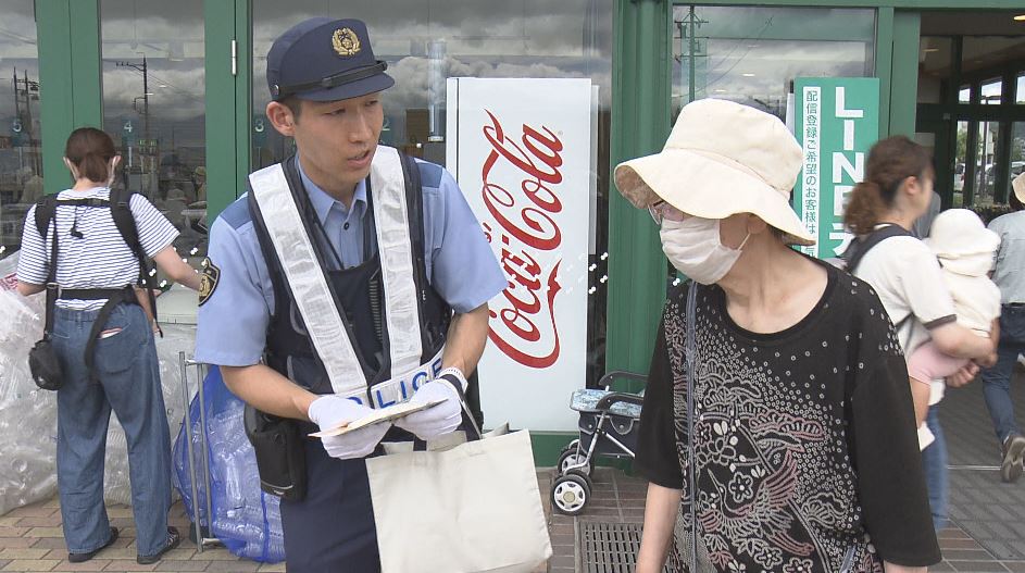 高齢者が絡む事故多発…「体調が悪い時は運転控えて」　スーパーの利用客に啓発　「確実に一時停止を」「不安を感じたら相談を」
