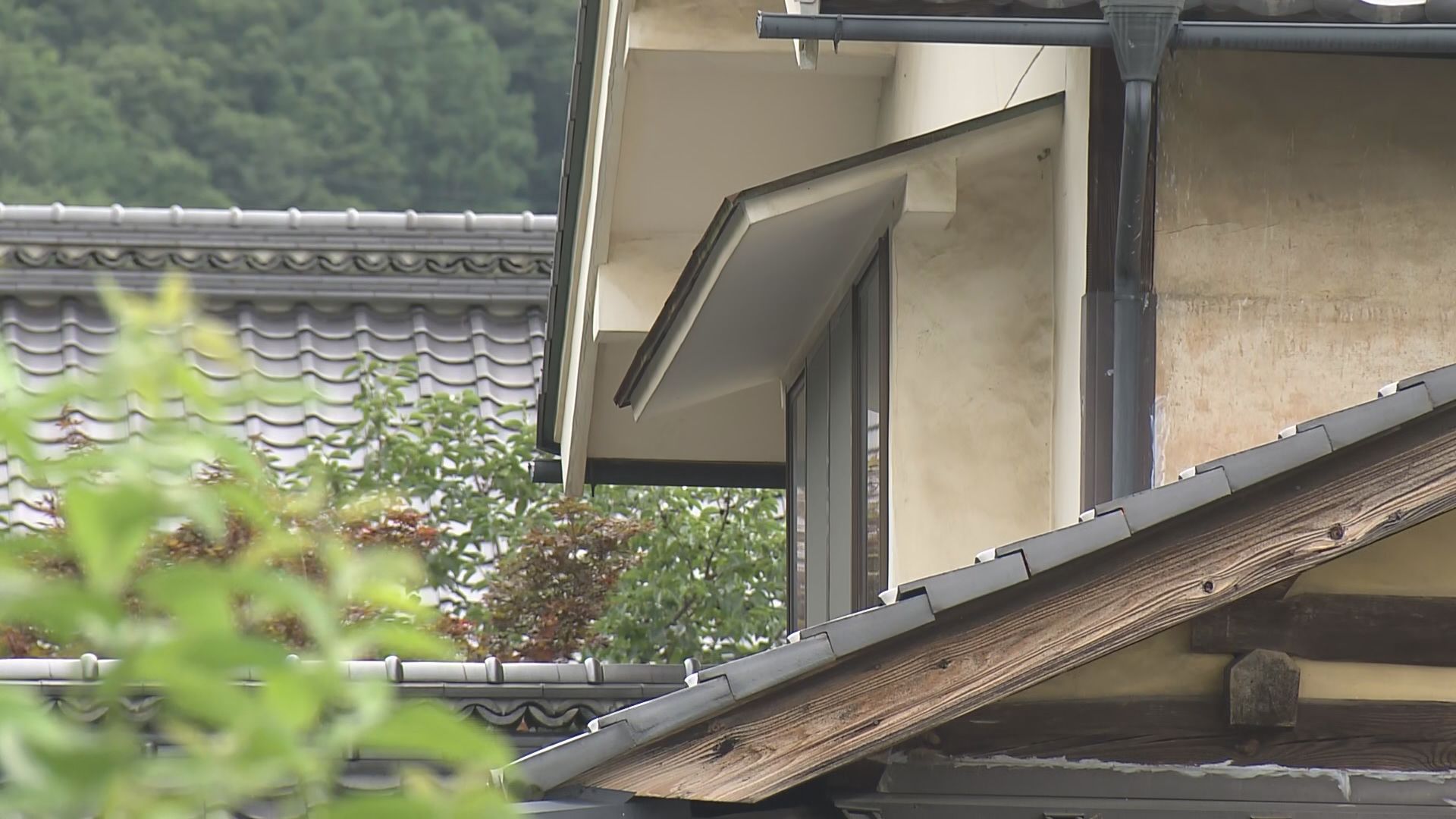 同居の母親（当時88）を殺害した疑い　無職の男（64）を逮捕　殺意を持って暴行を加えたか　容疑を否認