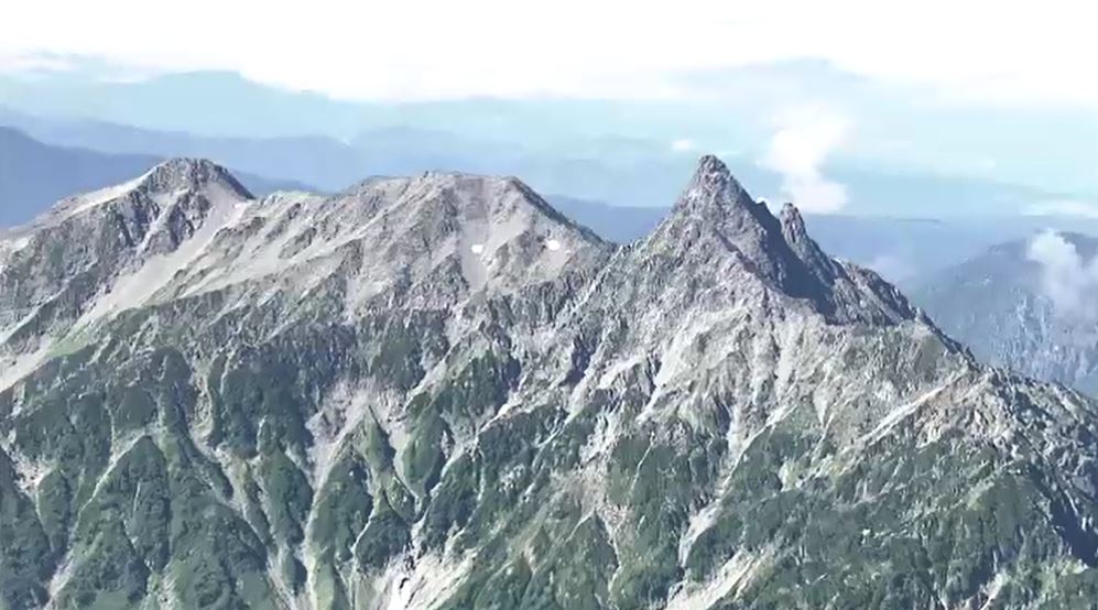 北アルプス槍ヶ岳の北鎌尾根で落石　広島市の49歳女性が負傷　ヘリコプターで救助　4人パーティーで入山