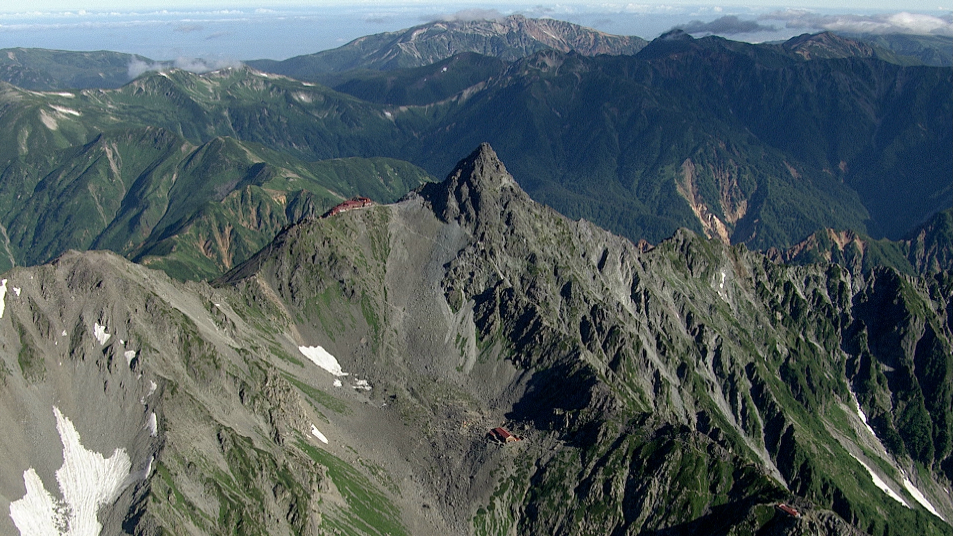 3連休、北アルプスなどで山岳遭難相次ぐ　1人死亡、1人行方不明、6人重軽傷　2日間で11件発生　県警が注意呼びかけ「技術に見合った山選び」「体力にゆとりを持った計画を」