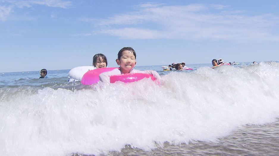 海の日「信州の海」にぎわう　新潟・上越市の海水浴場には長野県内から家族連れが続々「すっごく楽しかった。もっと泳ぎたい」