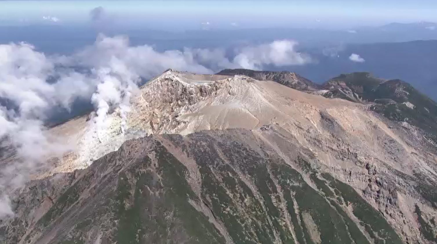 「下山中、体調不良で動けなくなった」御嶽山で岐阜県の53歳男性が遭難　警察・消防・遭対協が救助　家族と4人パーティで入山