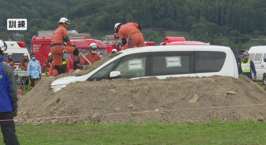 長雨で地盤がゆるんだところに大地震が...　2000人余りが参加　大規模災害想定の防災訓練　湖上の漂流者の救出も