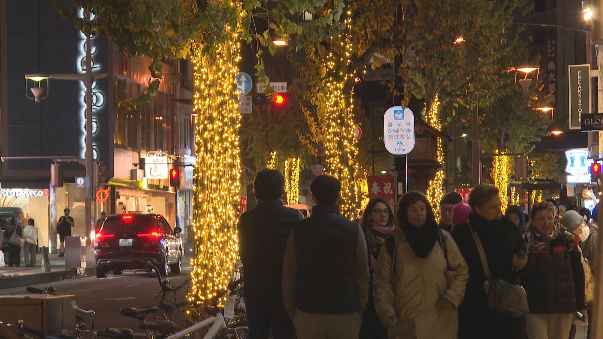 「善光寺表参道イルミネーション」始まる　35万球が市街地彩る　百貨店前にはクリスマスツリーも　「心があったかくなる…」