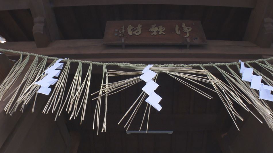 善光寺で「お注連張り」　神道と仏教が入り混じった珍しい風習　師走がスタート　長野市