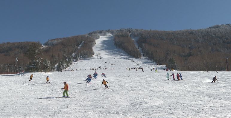 「雪がいい！」　 快晴の志賀高原で統一スキー場開き　今季も100万人超える集客目指す