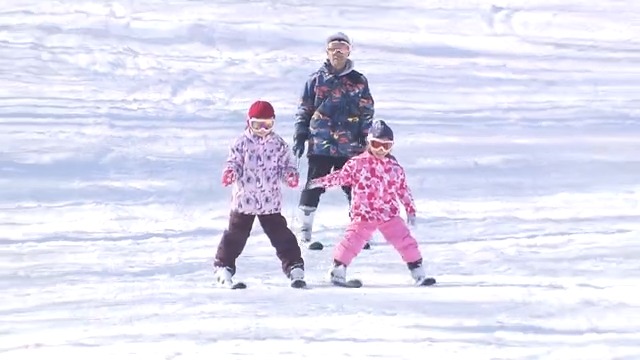 ピーク時15万人から4万人に…スキー場の営業断念から一転、地元の熱意で今シーズンも営業　子どものリフト無料化、小学生以下は温泉無料　ゲレンデグルメも充実