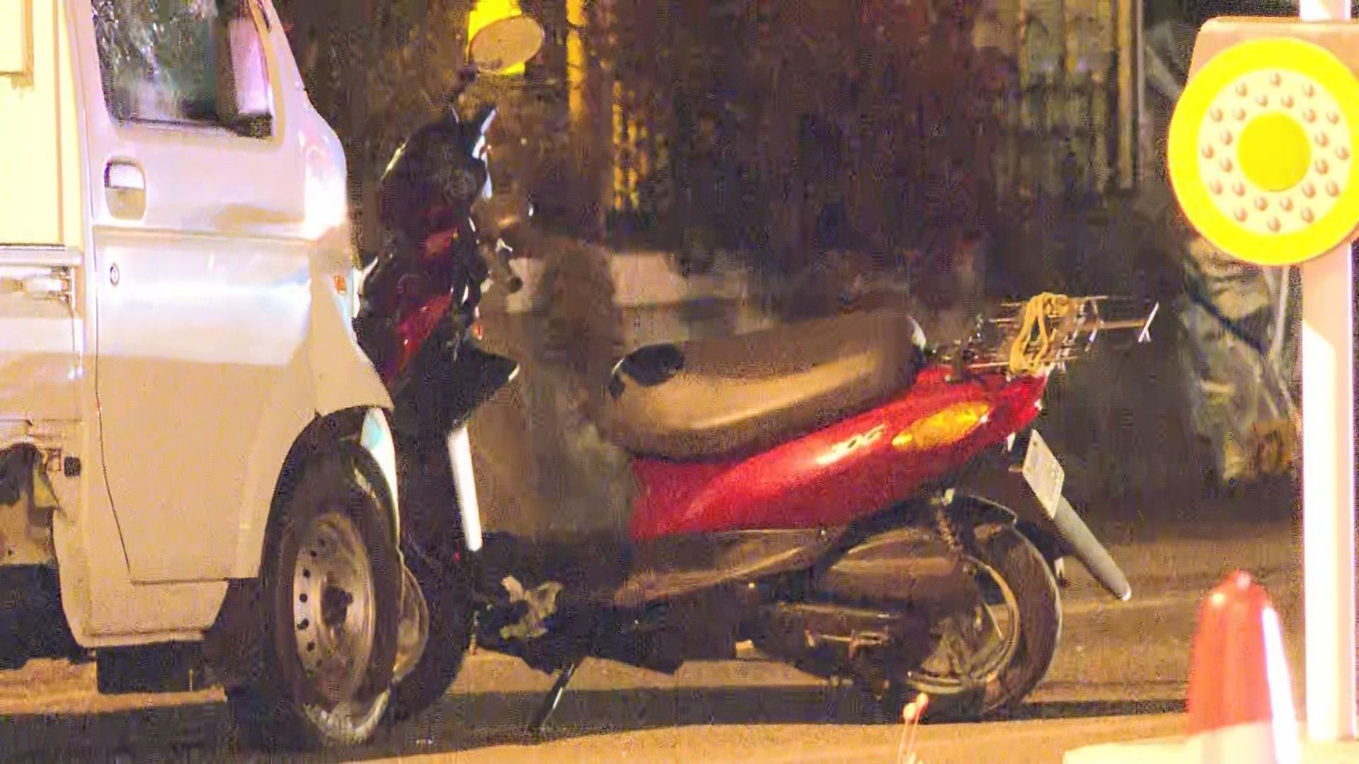  原付バイク運転の88歳女性が死亡　交差点で右折の原付バイクと直進の軽トラックが衝突か