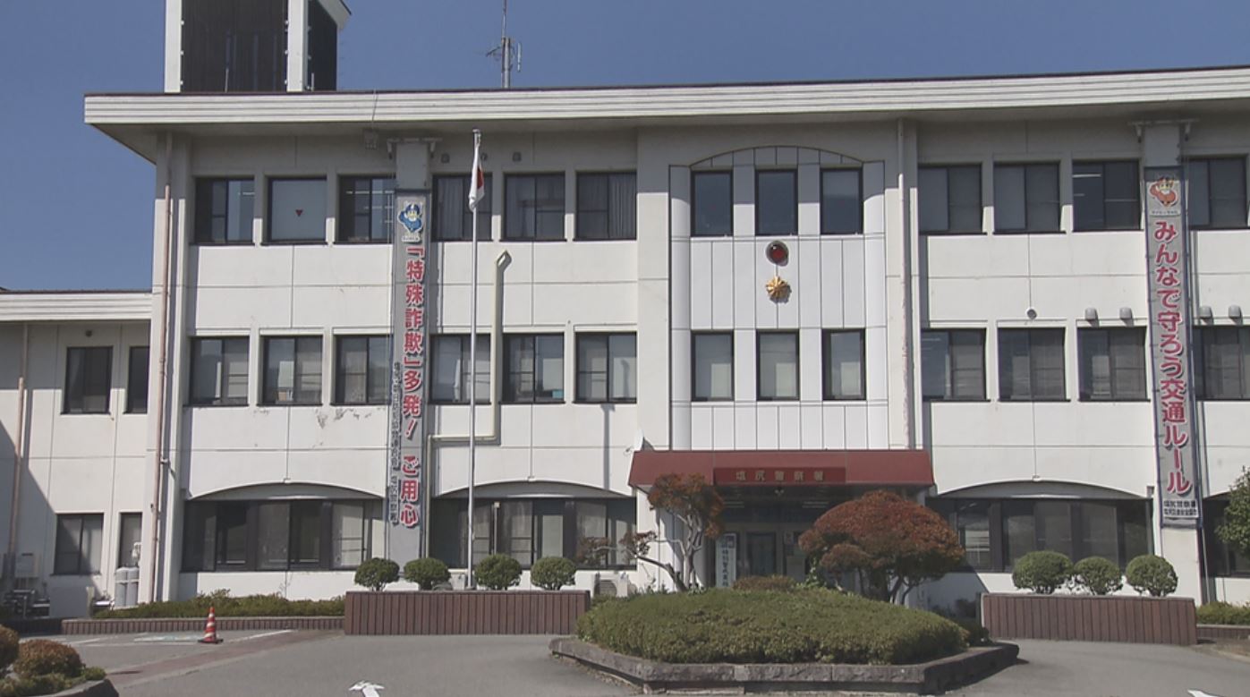警察署に車突っ込む事故　60歳男を建造物損壊の疑いで再逮捕　事故発生後、酒気帯び運転の疑いで現行犯逮捕　長野・塩尻市