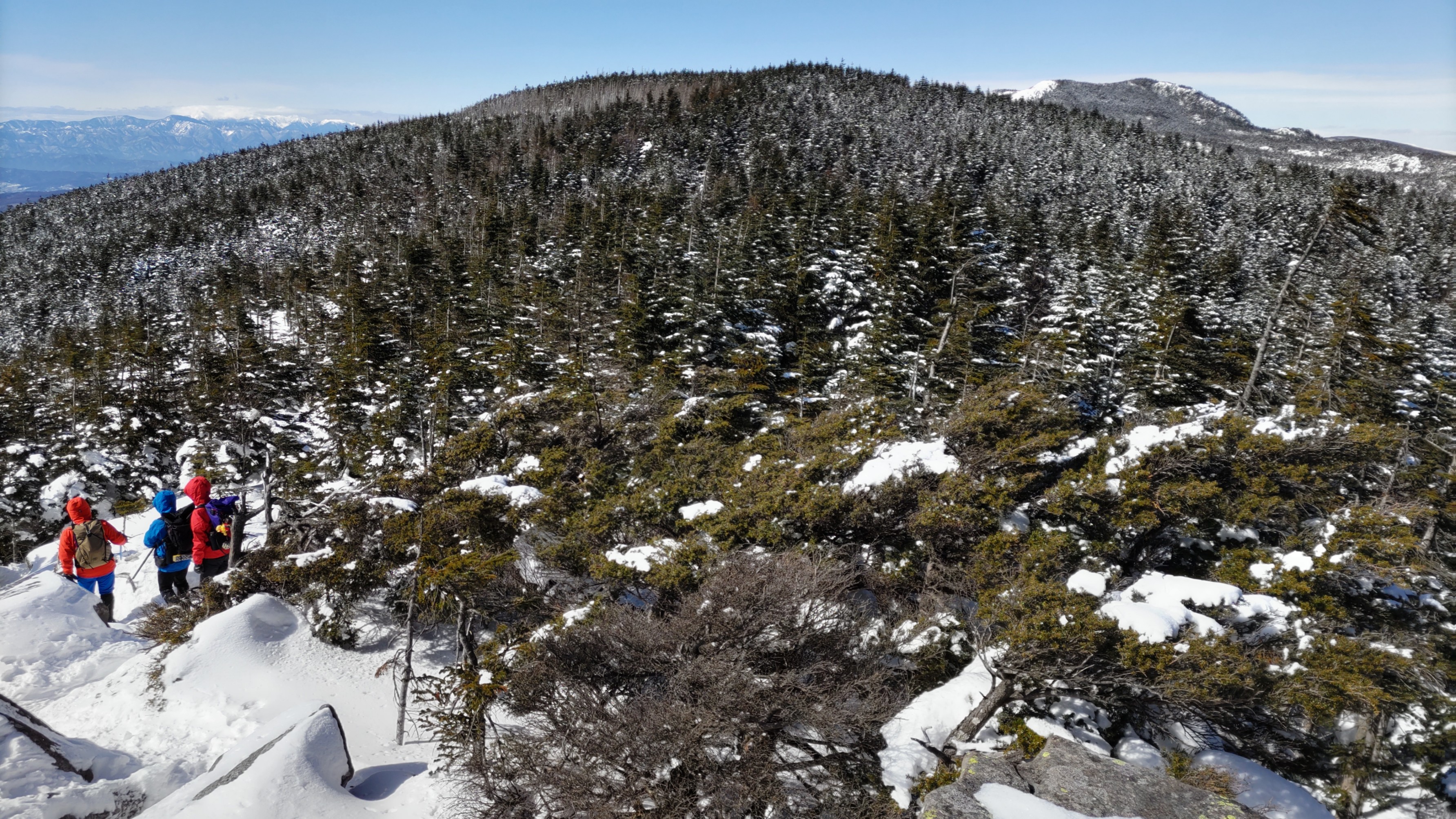 八ヶ岳連峰の縞枯山付近で行動中に体調不良で動けなく　福井県の57歳男性が死亡　