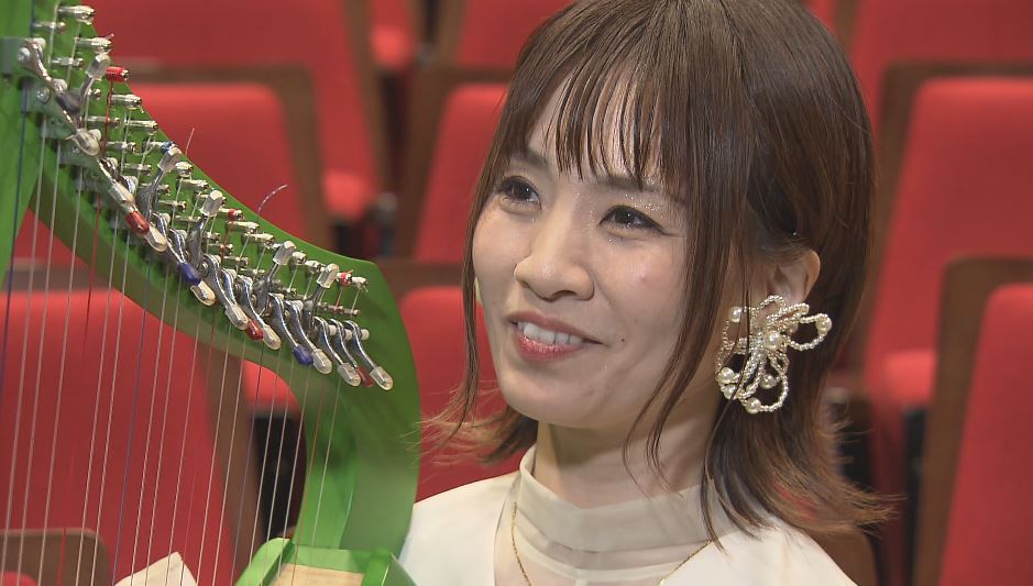 「もう終わった…」指が動かない絶望　アルパ奏者・上松美香さんが「局所性ジストニア」を乗り越え復活　支えになった「ママ友」の存在とミニハープで奏でる故郷・安曇野への感謝