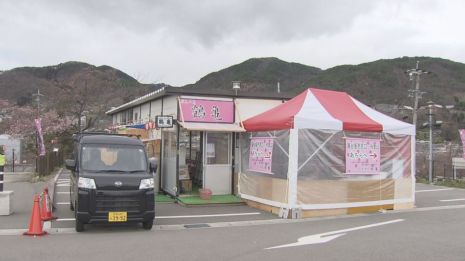 風物詩「花見小屋」4月3日オープン　桜の開花早まり準備が急ピッチ　長野市の城山公園