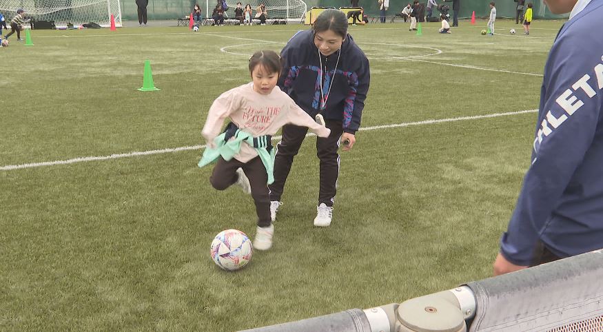 スポーツに親しもう　子どもたちが野球やサッカーなどに触れるイベント　講師は部活動の中高生のほか有名アスリートも