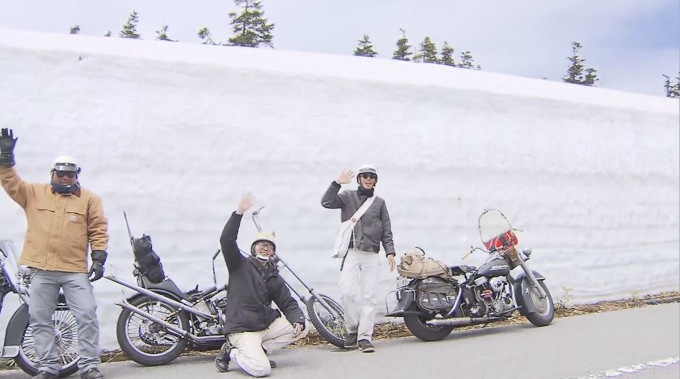 山のドライブがシーズン入り！5か月ぶり「志賀草津高原ルート」が開通　名物“雪の回廊”は約4メートル　春の高原を楽しむ