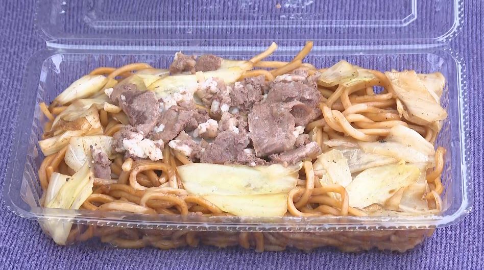 くせになる味　長野・伊那市で「ローメンまつり」　蒸し麺とマトン、キャベツを使った麺料理　80年ほど前から伊那地域で親しまれる　「100年フード」にも認定