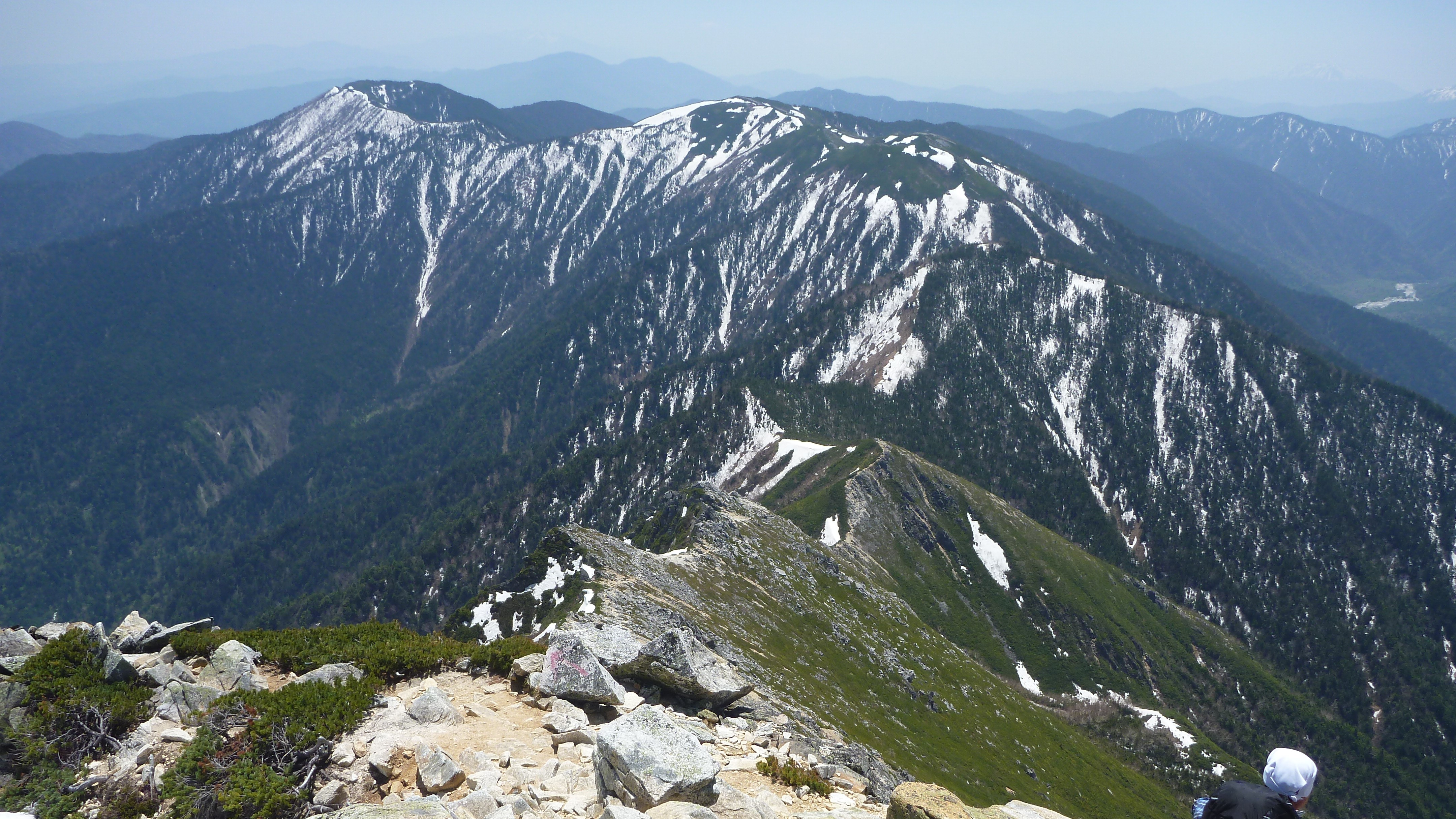 戸隠連峰で約70ｍ滑落か　富山の医師の46歳女性が死亡　北アルプス蝶ヶ岳で約400～500ｍ滑落　静岡の介護士の61歳女性が死亡　助けようとした男性も重傷　鹿島槍ヶ岳に入山の東京の71歳男性が行方不明