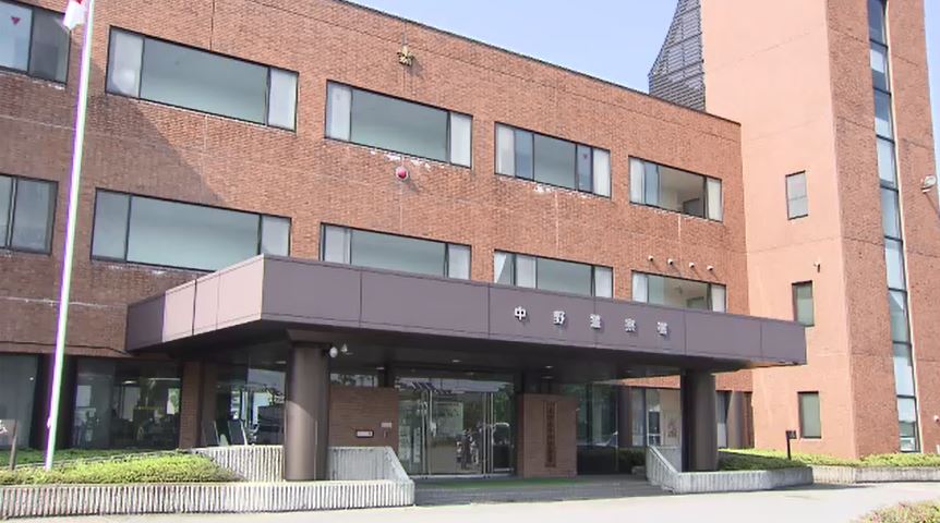 「学校に恨みを持っていた」16歳少年が学校の車のフロントガラスに鉄パイプを突き刺す　出入り口のガラス戸に石を投げつける　器物損壊の疑いで逮捕