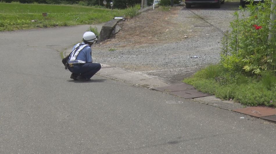 道路にしゃがんでいた94歳女性が車にはねられ死亡　草取り中に事故か　車はバックで市道に入り、前進しようとしたところ女性をはねる　長野・伊那市