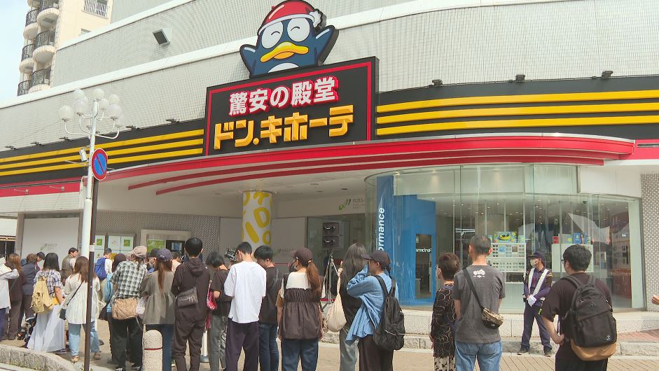 800人が行列「ドン・キホーテ」など7店舗　旧パルコ跡地に新商業施設「松本シェーナ」オープン　「街に活気を」にぎわいに期待　一方、深夜営業に懸念も「夜遅くまでざわざわするのでは」　長野・松本市