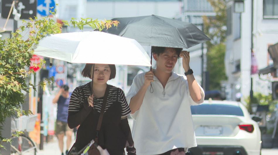 熱中症か　70代男性が公園で倒れているのを発見、重症　飯田市南信濃38.2℃　長野県内15地点で猛暑日　「この暑さでかき氷一択」注文増える　25日も「熱中症警戒アラート」6日連続に