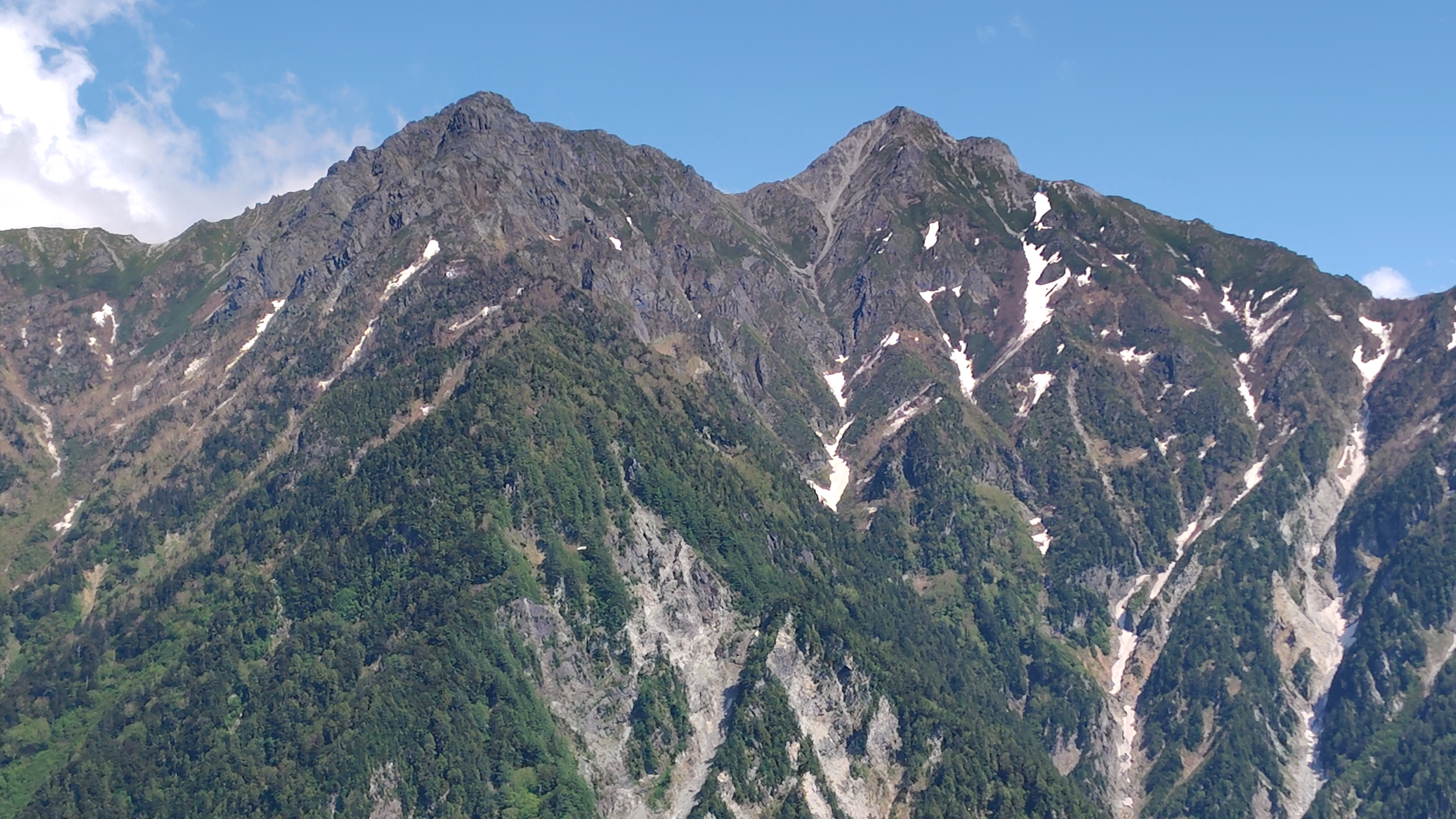 「倒れている人がいる」　66歳男性が登山中に疲労で行動不能に　北アルプス針ノ木岳の雪渓で一夜を明かす　他の登山者が通報しヘリで救助　病院に搬送もけがはなし　