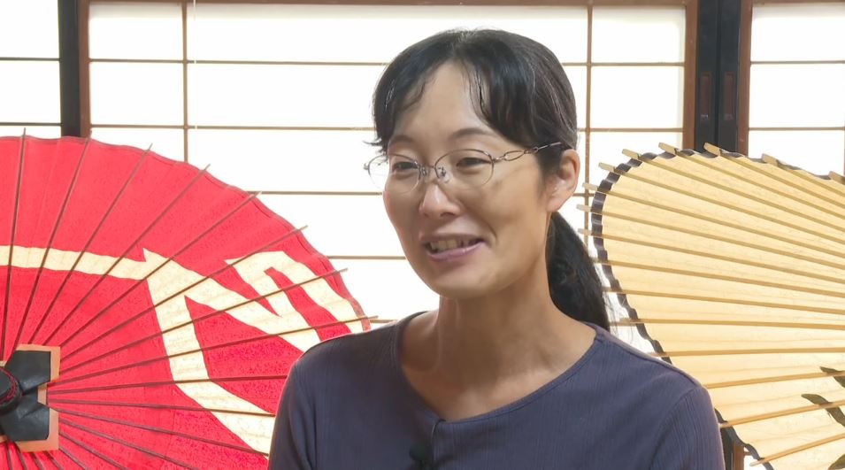 「職人が1人に…」300年続く“阿島傘”　元SEの43歳女性が「危機的状況」知り、5年修業して起業　傘だけで生計立てられず…アルバイトも　「和紙なので雨の音が違う」　魅力伝え「何とか守り、つなげたい」